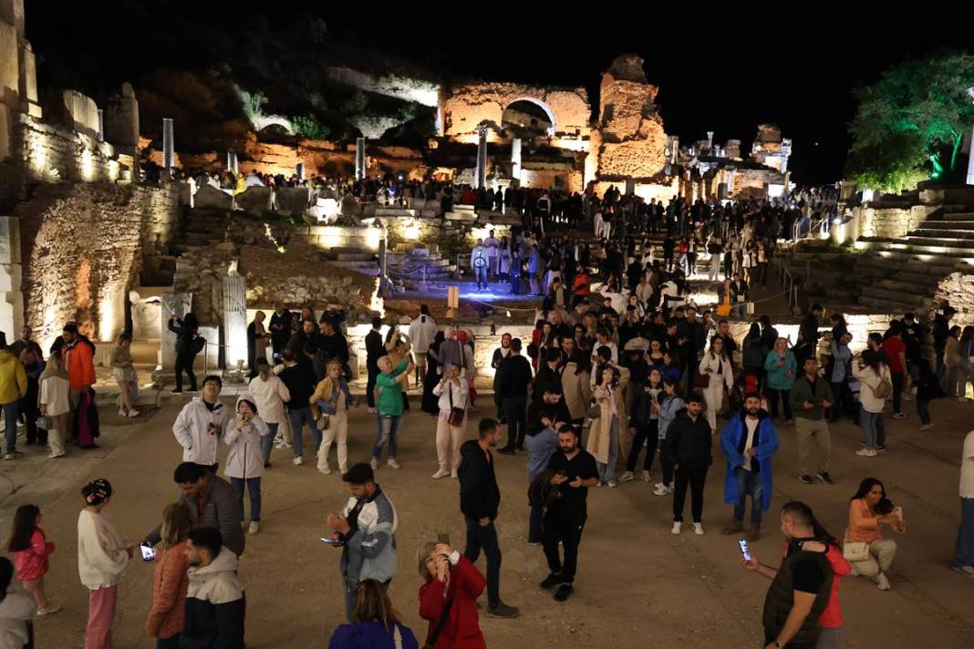 O kentte 'gece müzeciliği' başladı: Turistler buraya akın ediyor! 17
